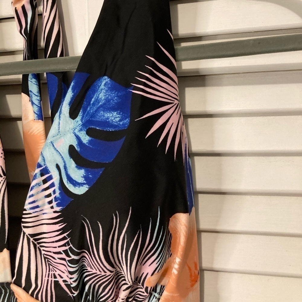 DKNY Black And Blue Floral One Piece Swimsuit Size Medium - Picture 4 of 15